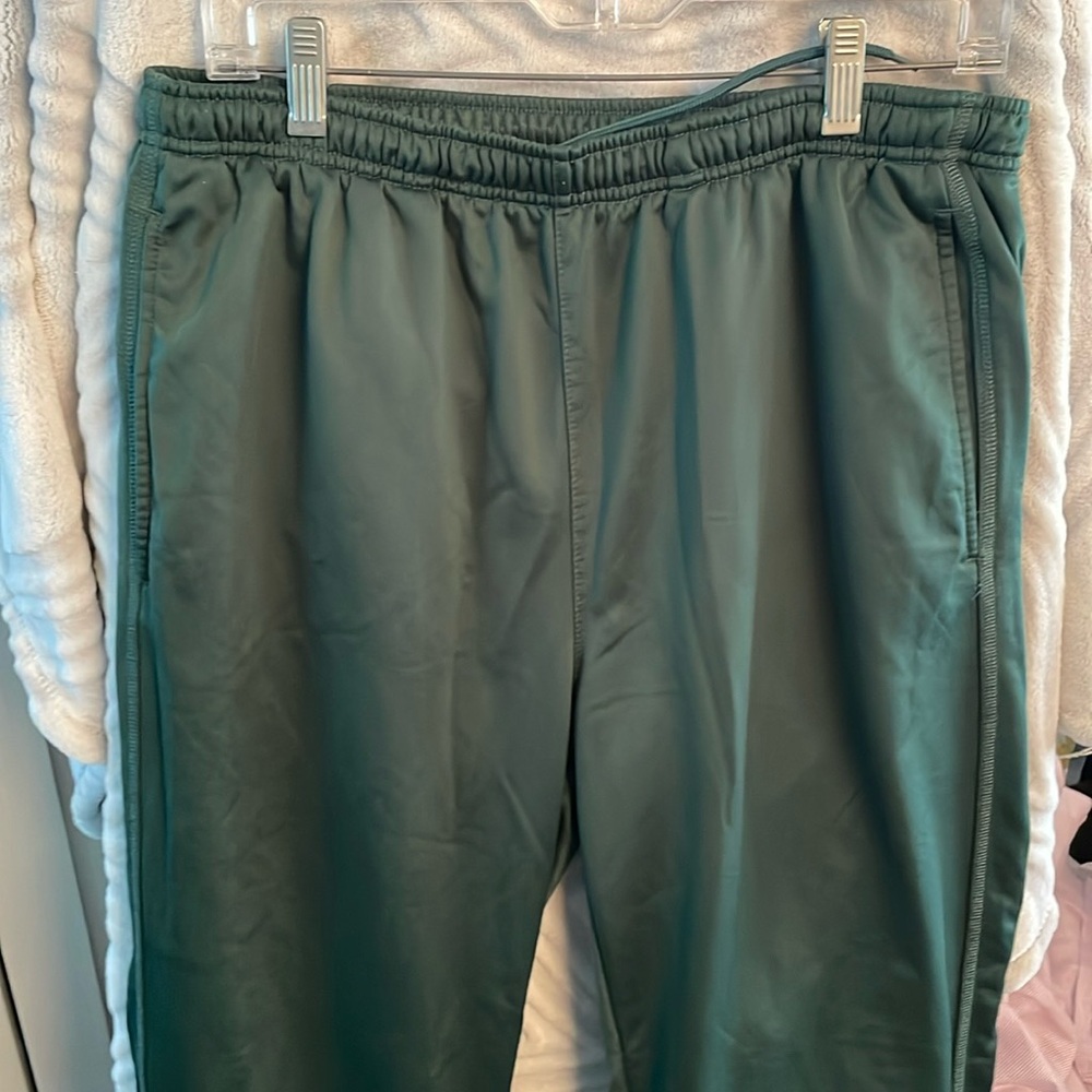 Mens XL sport tek pants.  Dark green